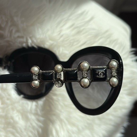 *USED CHANEL limited edition Pearl Crystal Bijoux Polarized Sunglasses Black - Picture 7 of 10